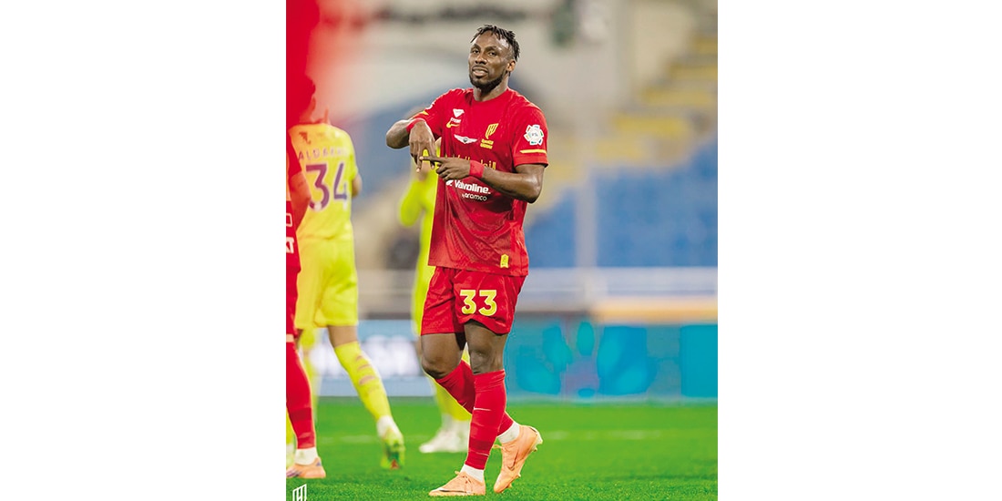 Julián Quiñones celebra su tanto contra el Al-Hazm, ayer.