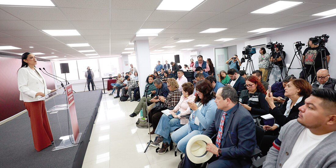 LA PRESIDENTA nacional de Morena, al realizar una conferencia de prensa, ayer.
