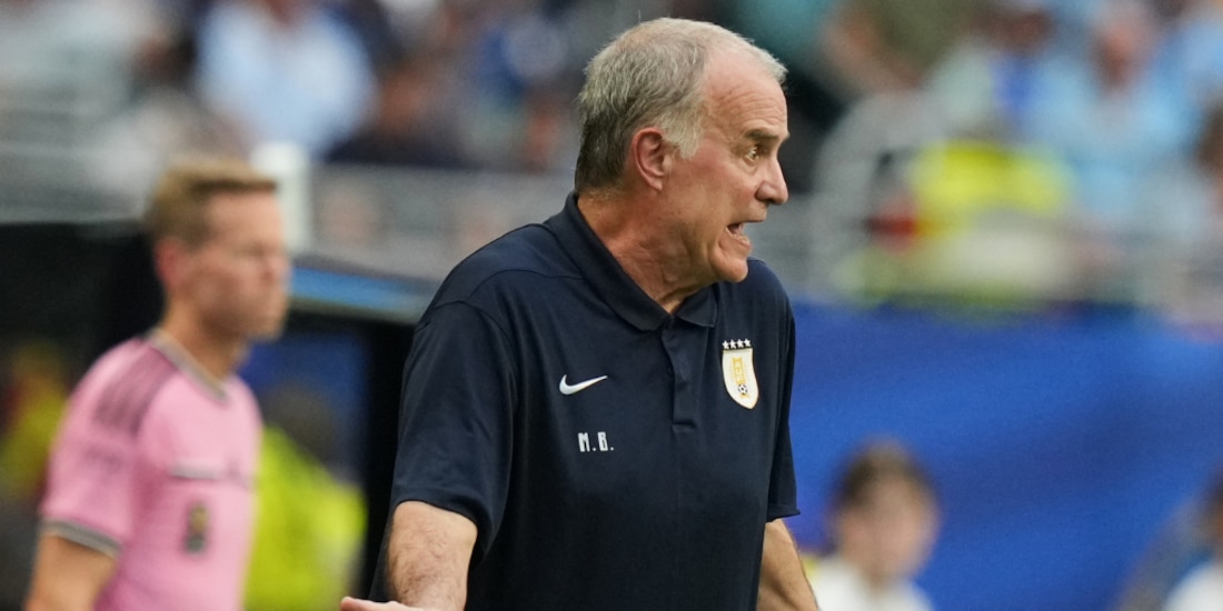 Marcelo Bielsa durante el debut de Uruguay en el Mundial 2026.