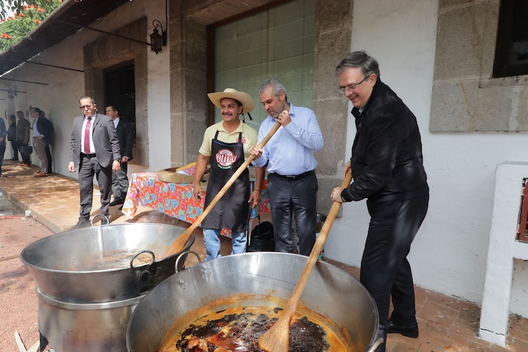 Ramírez Bedolla y Marcelo Ebrard reconocieron la participación del sector productivo en el crecimiento de Michoacán.