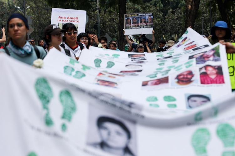 Familias buscadoras se concentran en la Glorieta de los Desaparecidos.