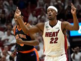 El alero del Heat de Miami Jimmy Butler reacciona tras lanza run triple en el juego 4 de las semifinales de la Conferencia Este ante los Knicks de Nueva York el lunes 8 de mayo del 2023