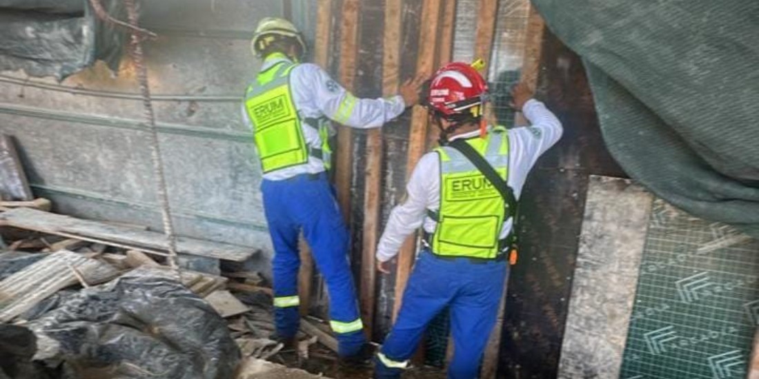 Grúa colapsa en obra en la colonia Roma, frente a Parque Delta.
