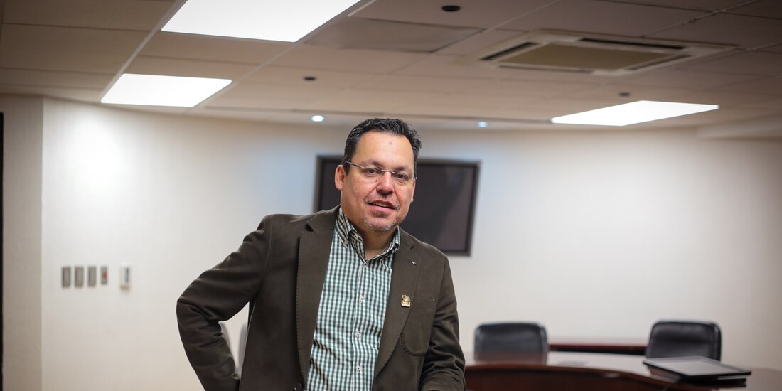 Salvador Gazca, coordinador de Infonacot, antier en entrevista con La Razón.