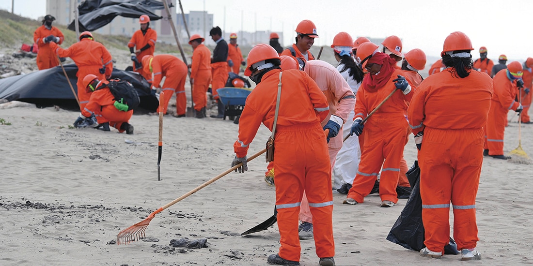 Buque sin identificar y 2
chapopoteras, detrás del
derrame de crudo en Golfo