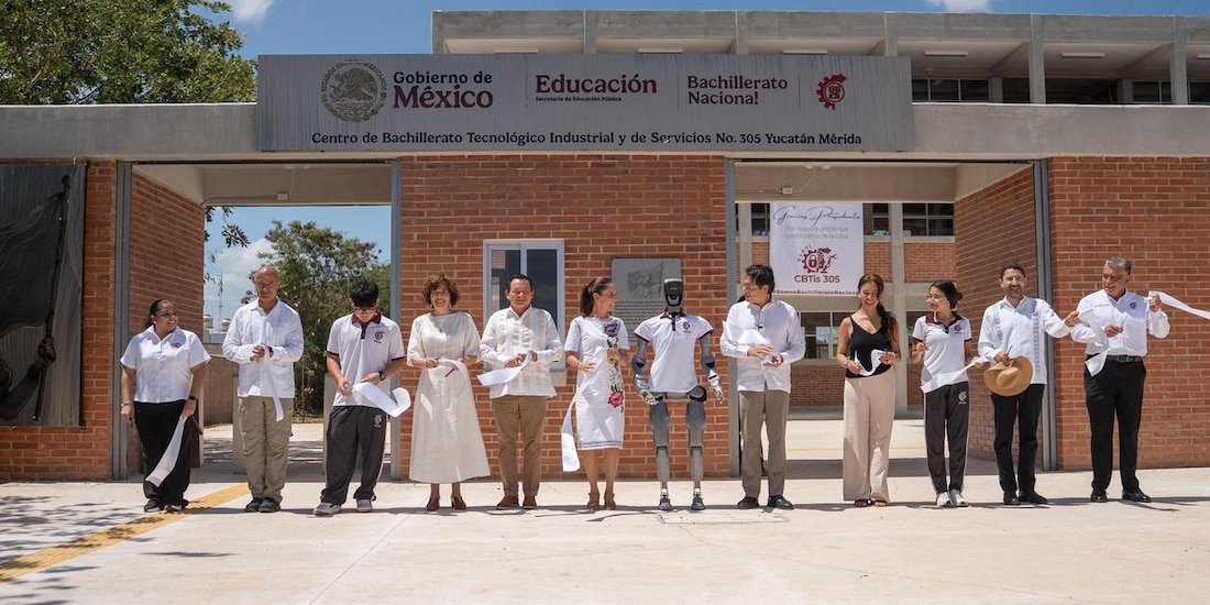 La presidenta Claudia Sheinbaum y el gobernador Joaquín Díaz Mena encabezan el corte de listón del nuevo CBTis 305 en Ciudad Caucel, Mérida.