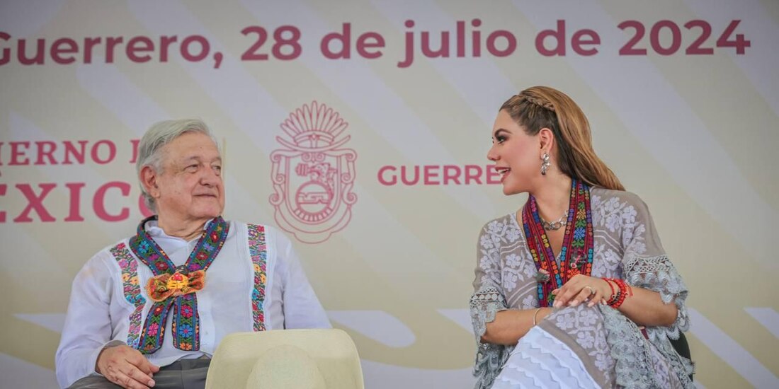 Evelyn Salgado, gobernadora de Guerrero, y el Presidente López Obrador en la inauguración de la carretera Las Cruces-Pinotepa Nacional.