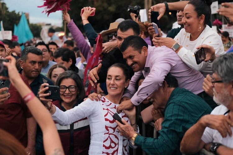 'No puede haber tanto desarrollo de tantos recursos y colonias populares que no tienen lo mínimo', aseguró Claudia Sheinbaum al puntualizar la importancia de atender necesidades del pueblo de Baja California Sur, como el abastecimiento del agua