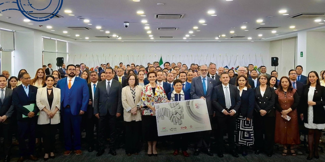 Presentan estampilla del Instituto Nacional de Ciencias Penales (INACIPE)