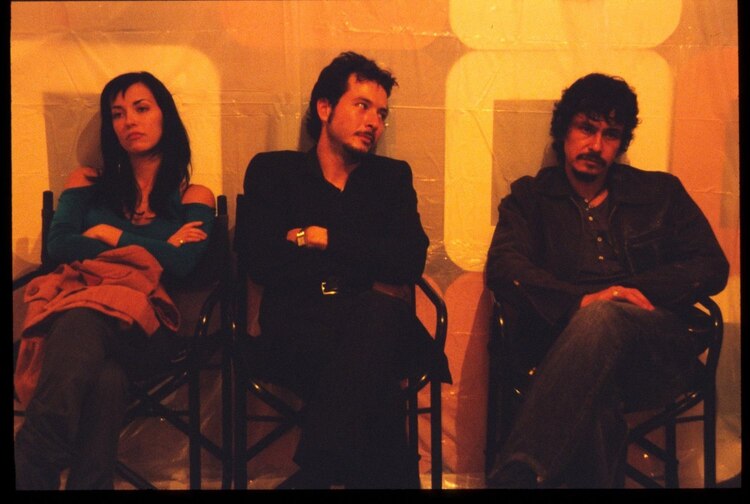 Parte del elenco, en un fotograma de la cinta.