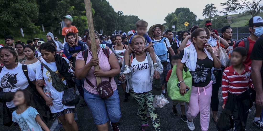 Caravana migrante en su paso por Huehuetán y Huixtla rumbo a la CDMX, la mañana de este lunes.