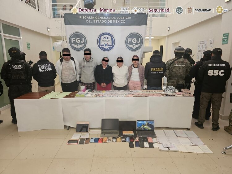 Autoridades federales y estatales detienen a cinco integrantes de Los Bonitos, banda dedicada a la extorsión.