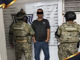 Semar detiene a conductor de pipa en Matías Romero Avendaño, Oaxaca, por mostrar documentos con irregularidades al intentar acreditar procedencia legal de combustible que transportaba.