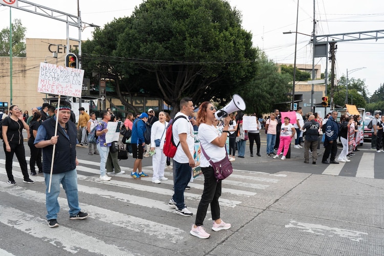 Trabajadores del Instituto Mexicano del Seguro Social durante manifestación pasada