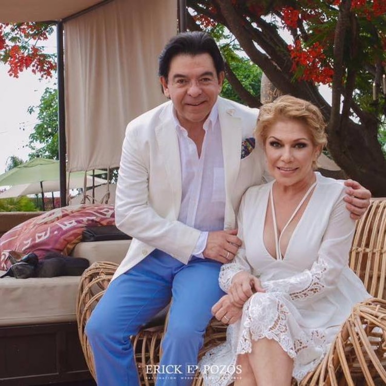 Gabriela Michel, mamá de Aislinn Derbez, y su esposo el señor Alberto Aguilera