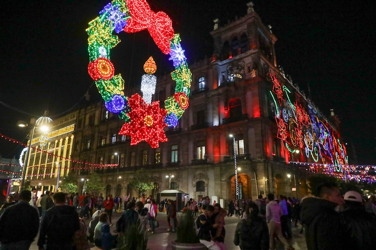 Este 17 de diciembre se encendió el alumbrado decembrino en el Zócalo.