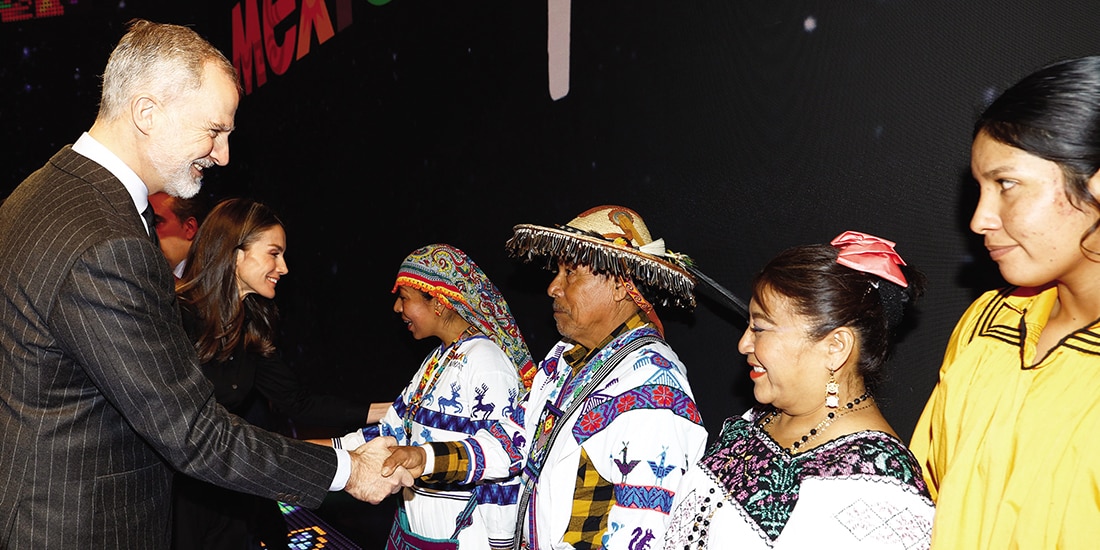 El rey Felipe VI, durante su visita al stand de México en la Feria Internacional de Turismo, el pasado 22 de enero.