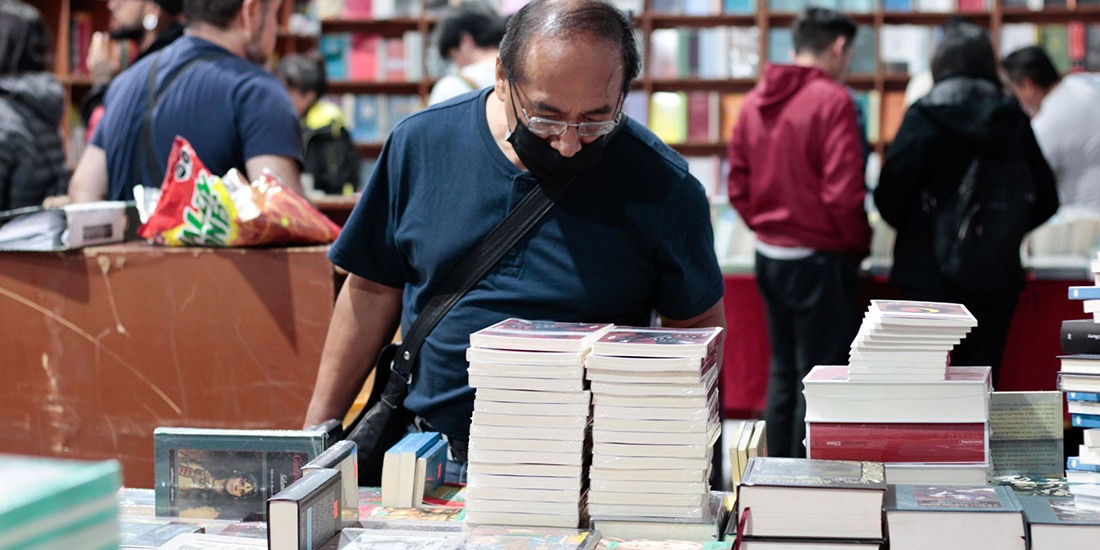 Una imagen de la XXV Feria Internacional del Libro en el Zócalo del Centro Histórico de la Ciudad de México