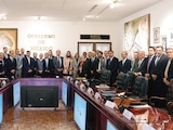 La Presidenta CSP (centro) con funcionarios y directivos, ayer.