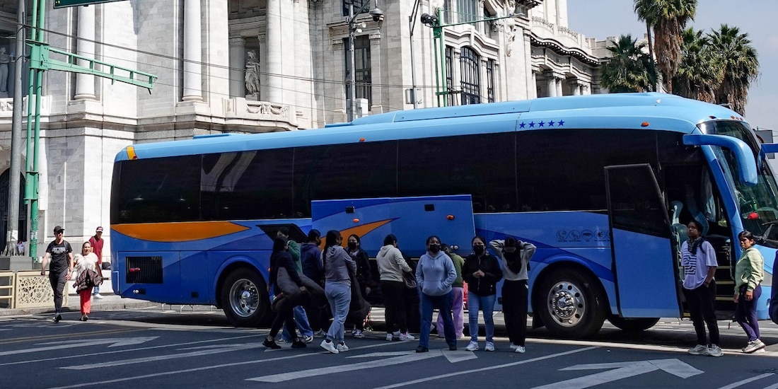Bloqueo de estudiantes de la Escuela Rural de Tetela Puebla sobre Avenida Eje Central al cruce con Avenida Juárez, en días pasados