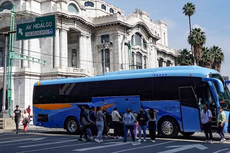 Bloqueo de estudiantes de la Escuela Rural de Tetela Puebla sobre Avenida Eje Central al cruce con Avenida Juárez, en días pasados
