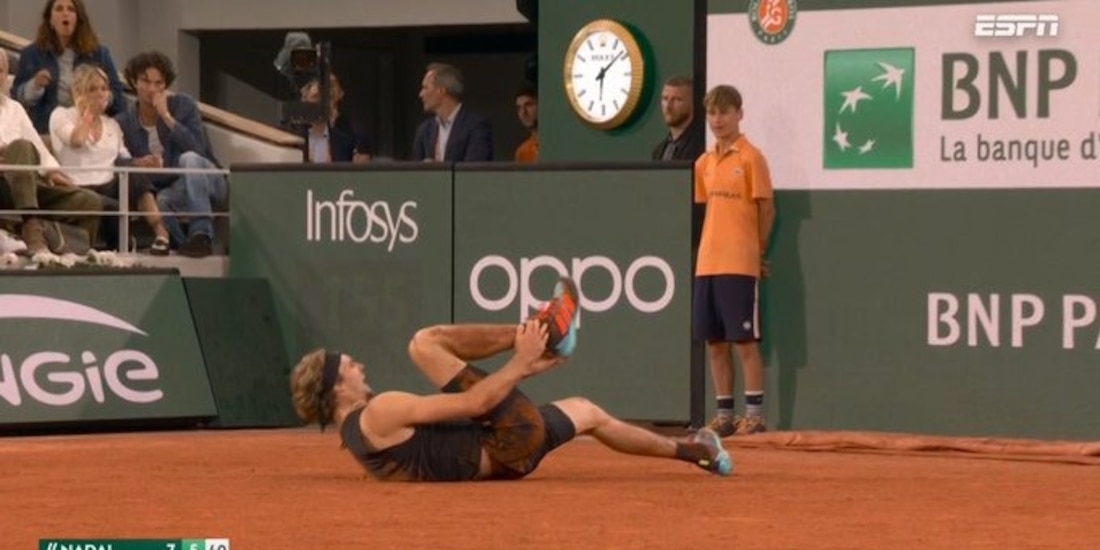 Alexander Zverev sufrió una terrible lesión en el partido ante Rafael Nadal y tuvo que retirarse de Roland Garros.