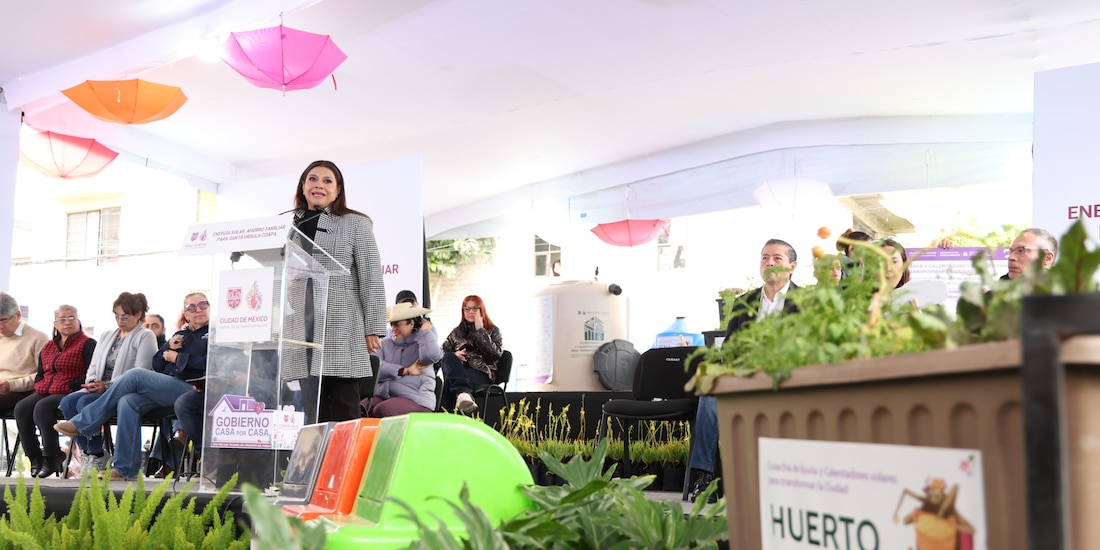 La Jefa de Gobierno, Clara Brugada, en el pueblo de Santa Úrsula Coapa.