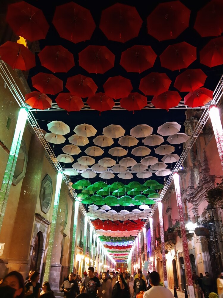 El túnel de sombrillas, de los lugares favoritos para las fotos.