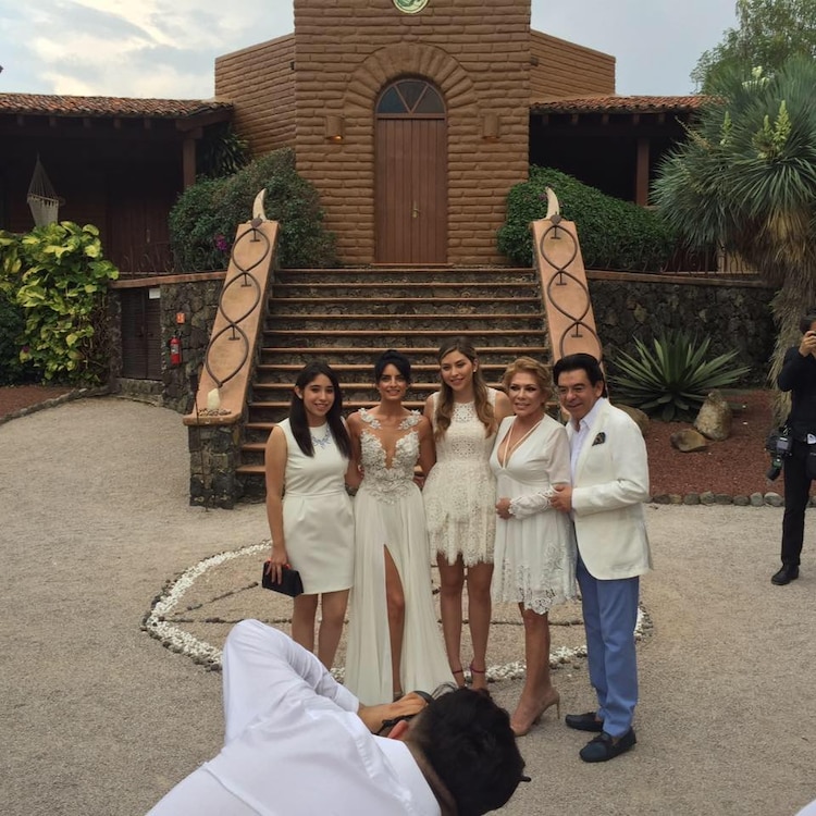 Gabriela Michel y su familia: con su esposo Jorge Alberto Aguilera y sus tres hijas