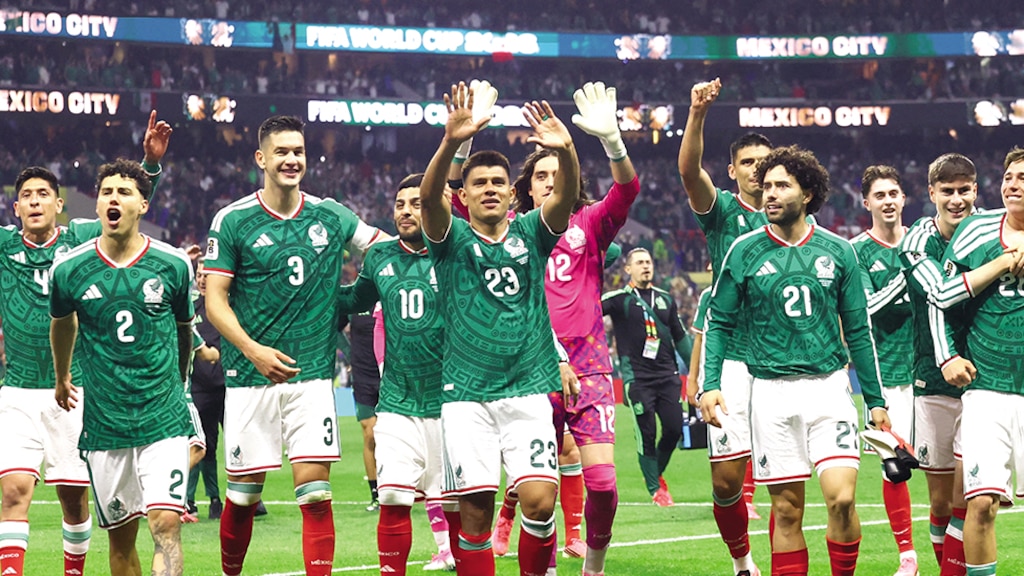 Seleccionados nacionales
celebran el triunfo, el martes pasado.