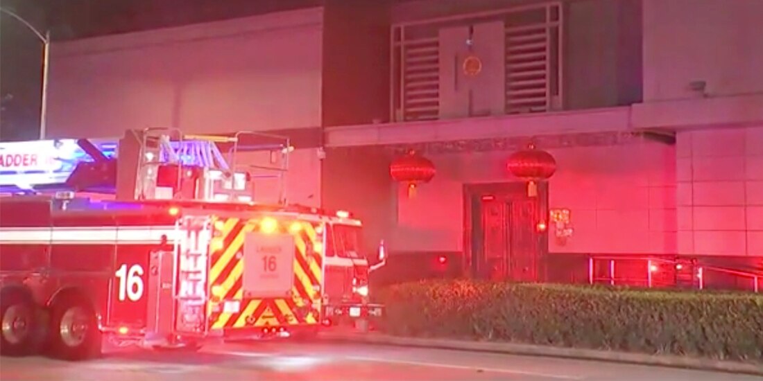 Un camión de bomberos visto en el exterior del consulado de China en Houston, el 21 de julio de 2020.