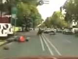 Así fue la persecución a taxista que huía tras arrollar a motociclista en las calles de la Ciudad de México.