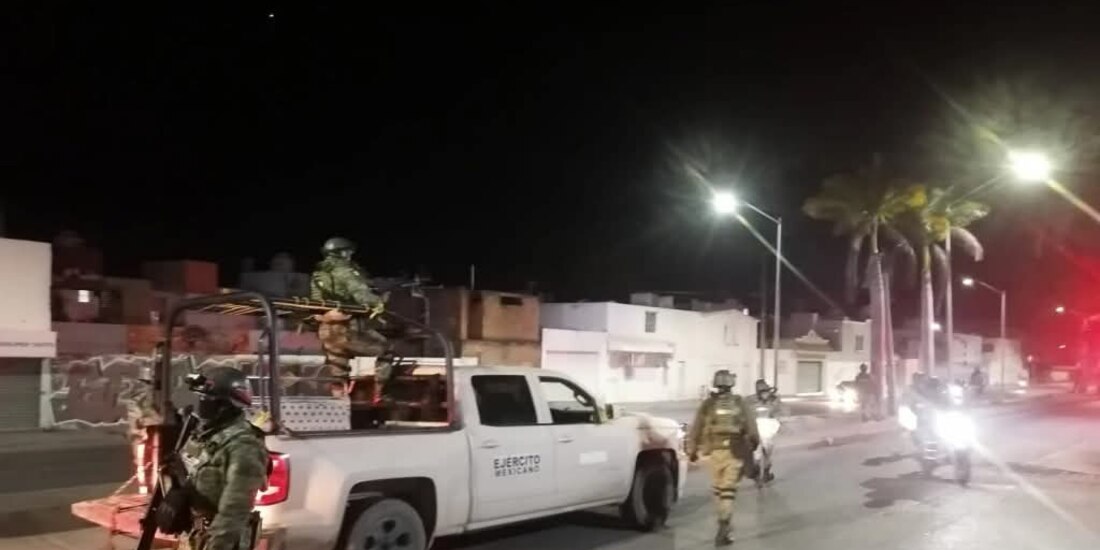 Elementos del Ejército custodian el sitio en donde ocurrió la agresión, ayer.