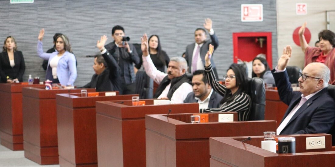 Diputados locales de Morelos, durante la sesión vespertina del pasado jueves, en la cual Uriel Carmona Gándara fue destituido como fiscal general.