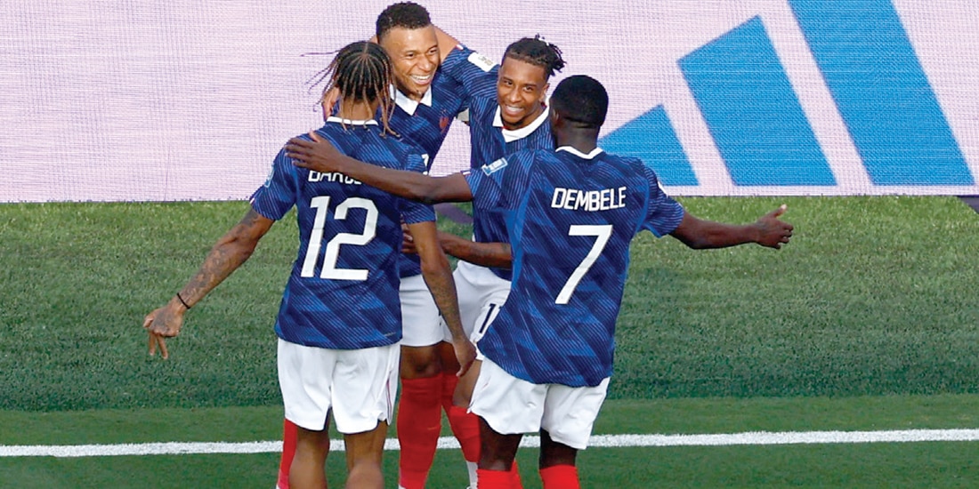 JUGADORES de Les Bleus celebran un gol
el 30 de junio