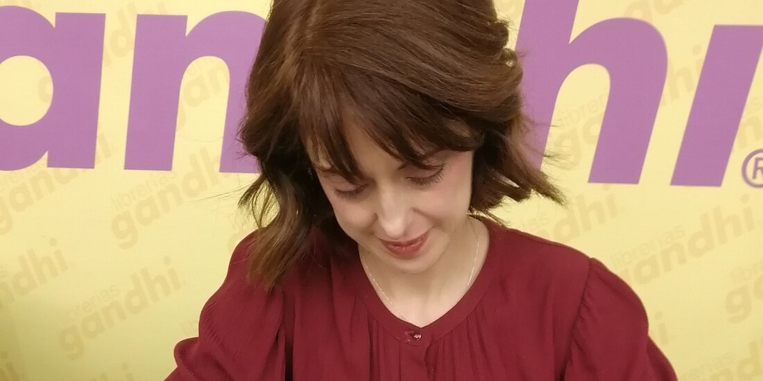 Irene Vallejo es doctora en Filología Clásica por las universidades de Zaragoza y Florencia.