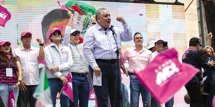 GUADALUPE Acosta, presidente de Somos
México, dio ayer su primer mensaje