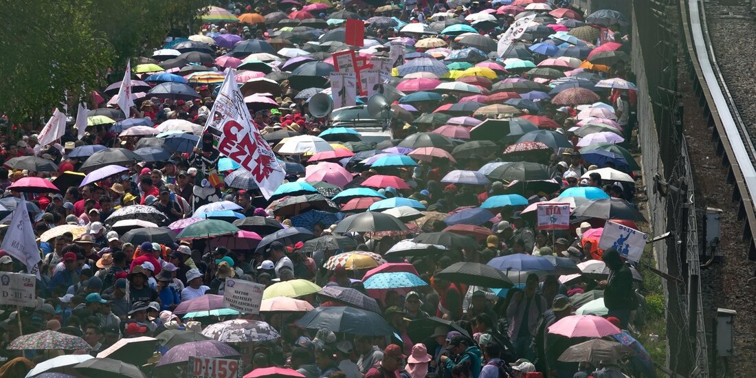 Integrantes de la CNTE se manifestaron a las afueras del AICM el 23 de mayo de 2025
