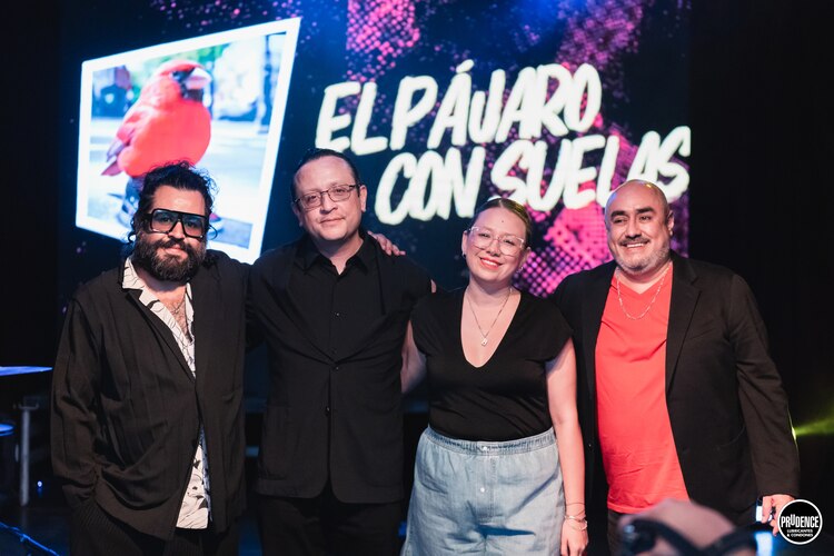 (De izq a der) El Diablito, Mario, Director General de DKT México, Paola Reglín, vocera de Panam y Alan Vera Vázquez, director de Marketing de DKT México