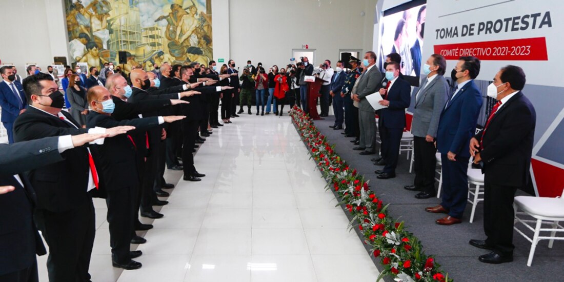 El gobernador José Rosas Aispuro Torres tomó protesta del Comité Directivo 2021-2023 de la CMIC.