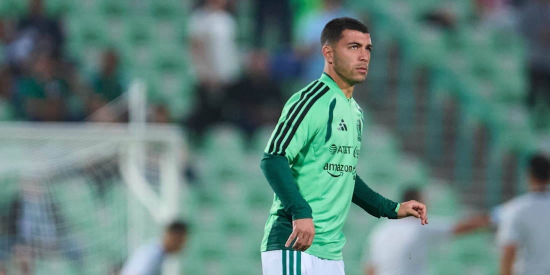 Erik Lira en un entrenamiento con la Selección Mexicana