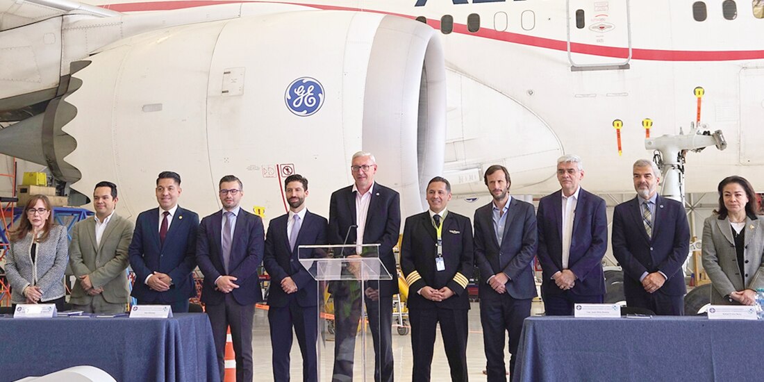 Integrantes de la ASPA, ayer, durante un evento en el AICM.