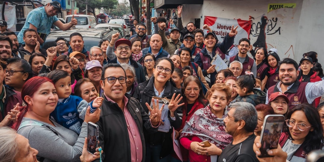 La alcaldesa con vecinos de la zona.