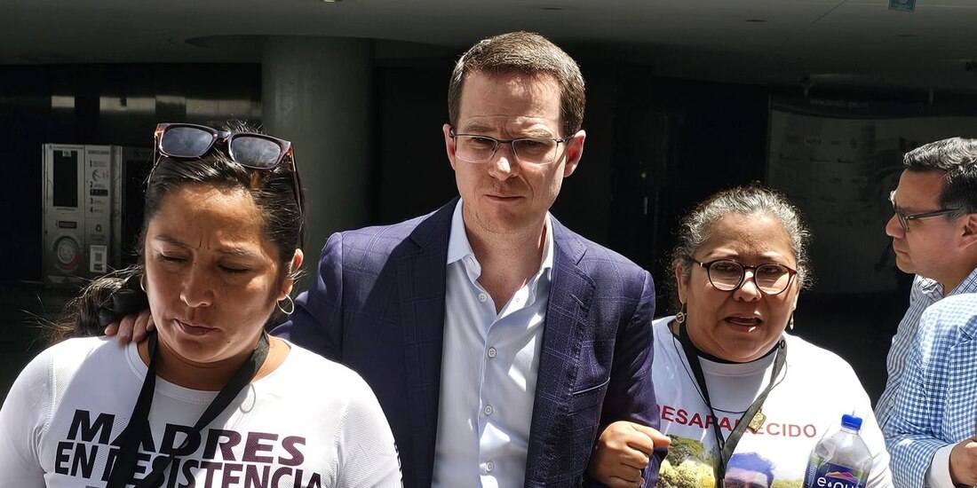 Ante la negativa de Morena y sus aliados de realizar un parlamento abierto sobre la reforma en materia de desapariciones, miembros de la oposición se reunieron con el colectivo “Madres en Resistencia” de Chiapas.