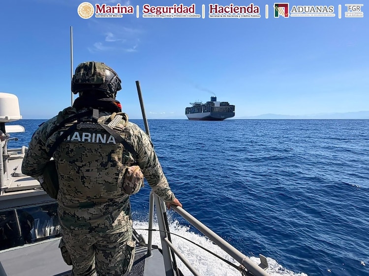 Semar llevaba a cabo labores de patrullaje, ante reporte de buque con cargamento irregular.