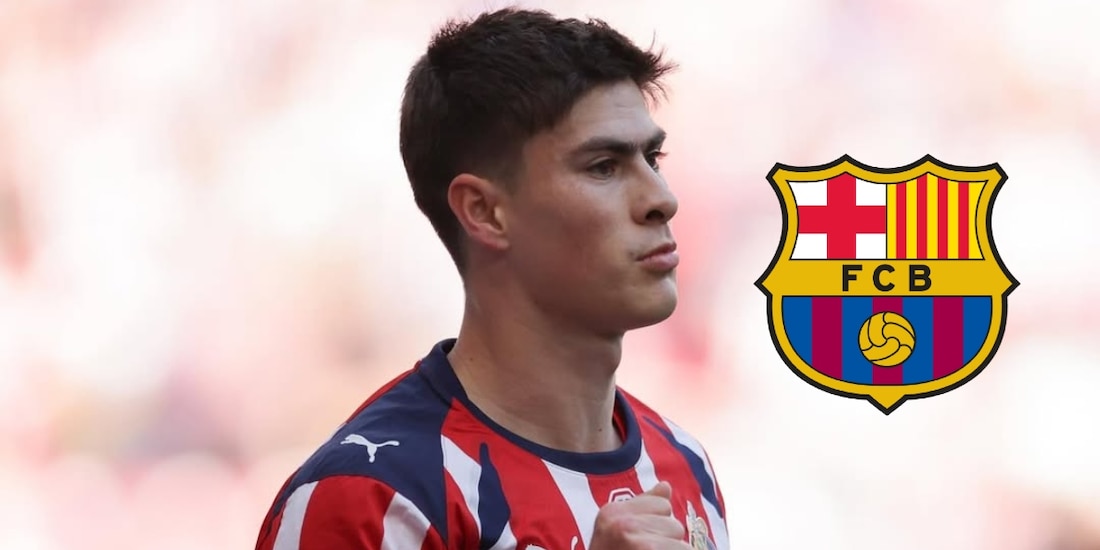 Armando González, delantero de Chivas, es seguido por el Barcelona