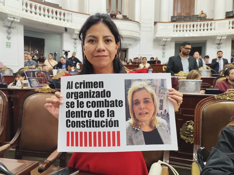 Morena en el Congreso CDMX pide juicio político contra Maru Campos.