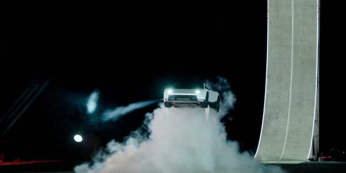 Así fue la presentación del Tesla Roadster, el auto capaz de ‘volar’.