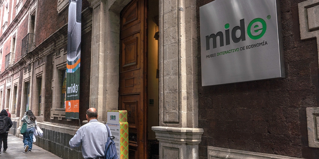 FACHADA del MIDE, ayer que reabrió sus puertas al público, luego de dos semanas de un cierre forzado por el campamento de la Coordinadora.