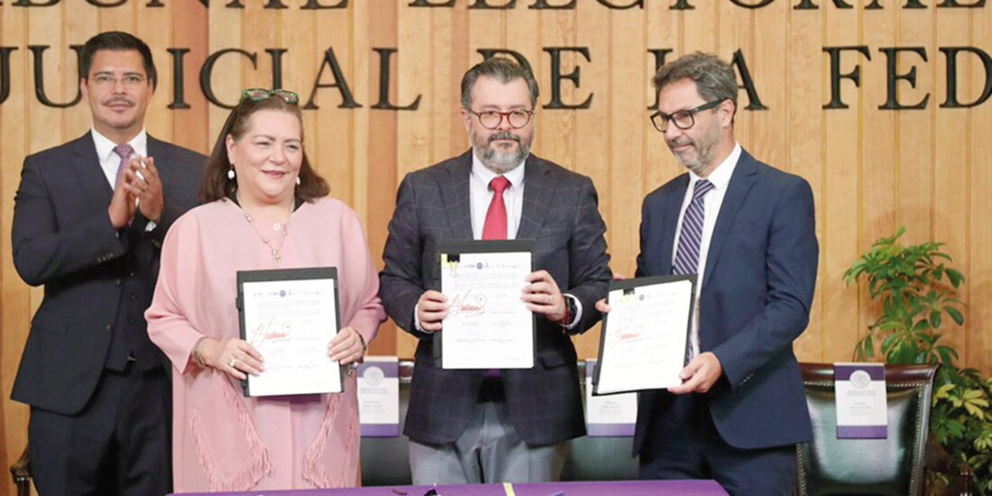 Taddei Zavala, presidenta del Consejo General del INE, en firma de un convenio de colaboración, ayer.